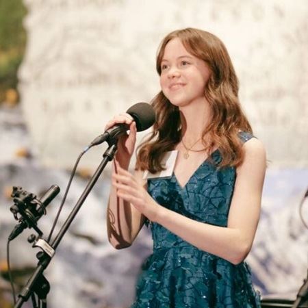 picture of singer and musician Elaina Stuppler