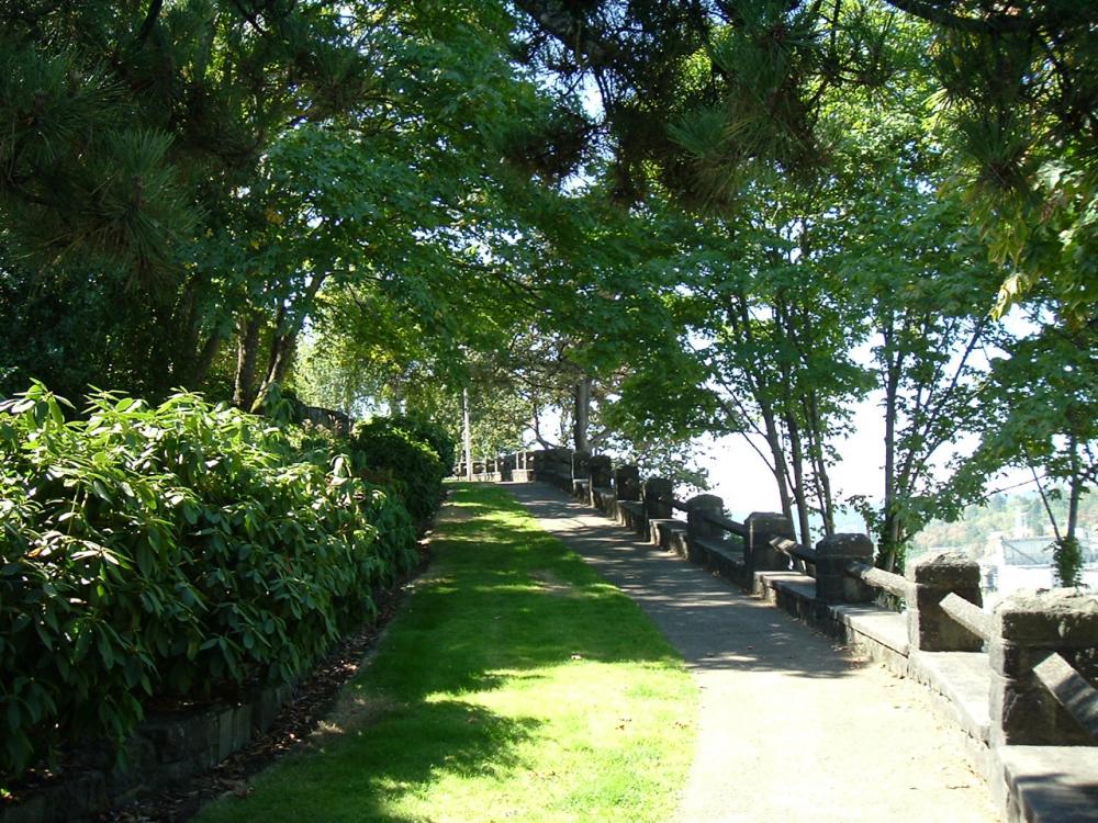 McLoughlin Promenade